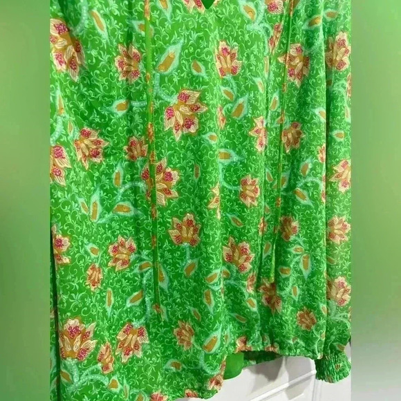 Joie green flowy blouse flower detail lined size medium sheer puff sleeve shirt - Picture 3 of 7